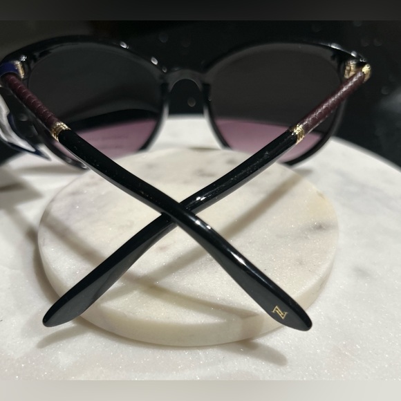 Adrienne Vittadini sunglasses NWT- black frames with leather wrapping on arms - Picture 8 of 8